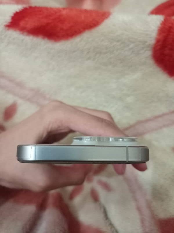 apple iPhone 15 pro Jv 128gb 5