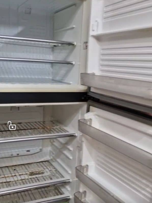 dawlance fridge good condition and good colling 1