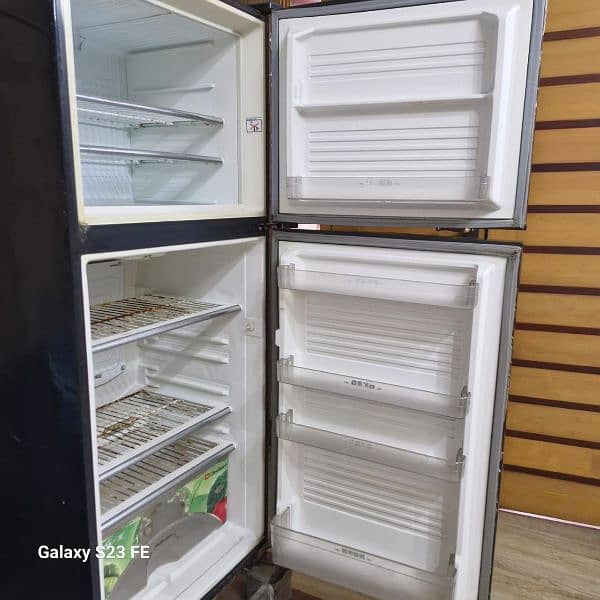 dawlance fridge good condition and good colling 2