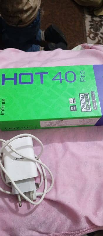 Infinix hot 40 pro 8+8 256 gb h box charge sat abi 11 wartgi3054600035 1