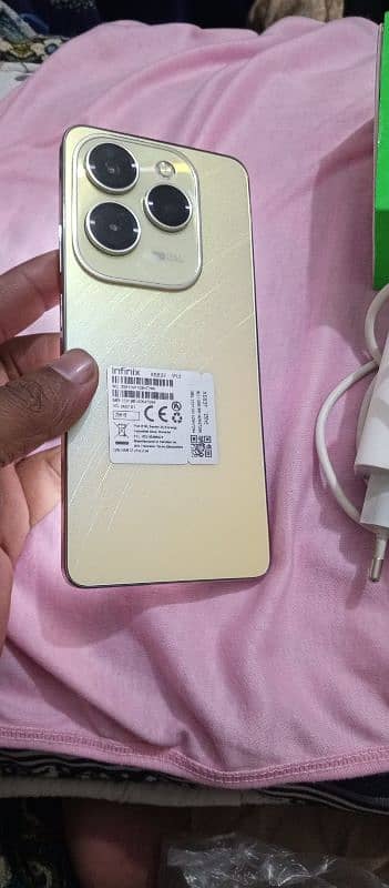 Infinix hot 40 pro 8+8 256 gb h box charge sat abi 11 wartgi3054600035 7