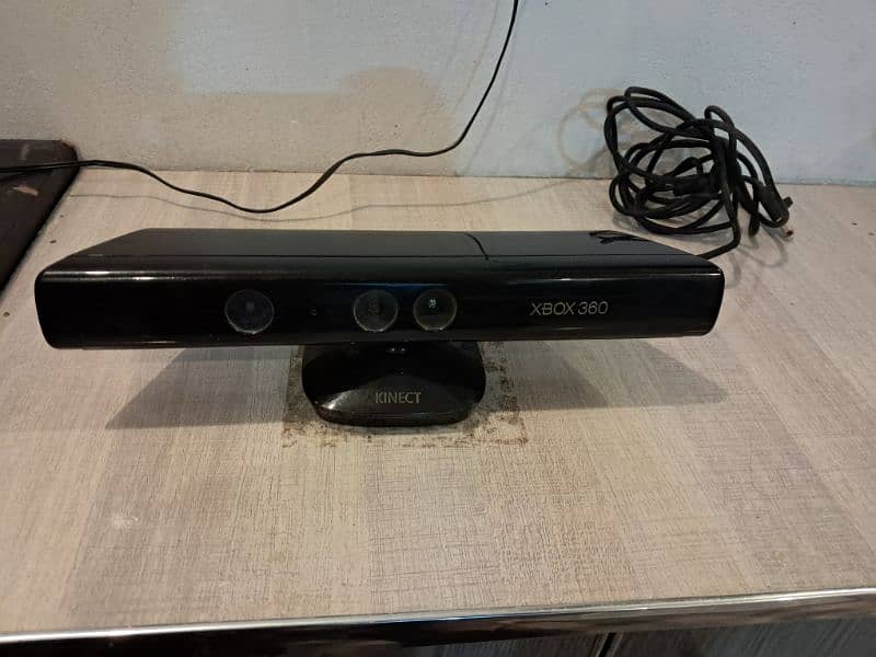 Xbox 360 slim with kinect 4