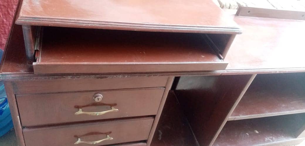 Office table for sale on cheap price 2