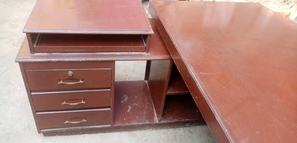 Office table for sale on cheap price 6