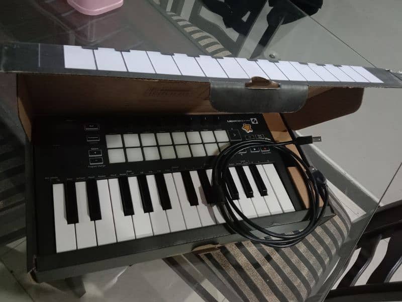 25 MK3 Novation Launchkey mini 1