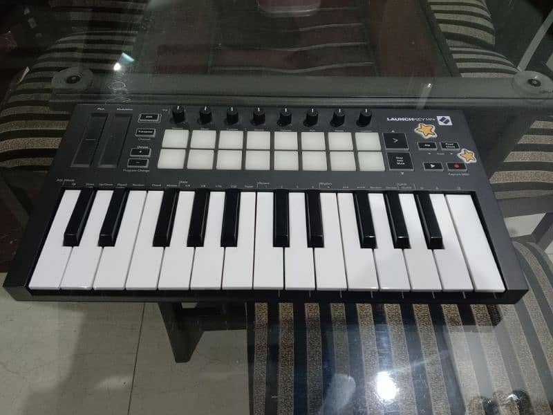 25 MK3 Novation Launchkey mini 4