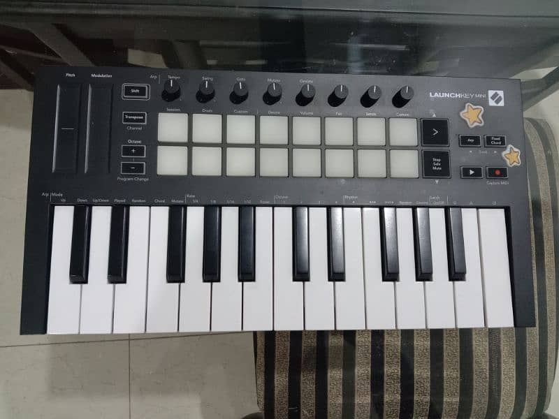 25 MK3 Novation Launchkey mini 5