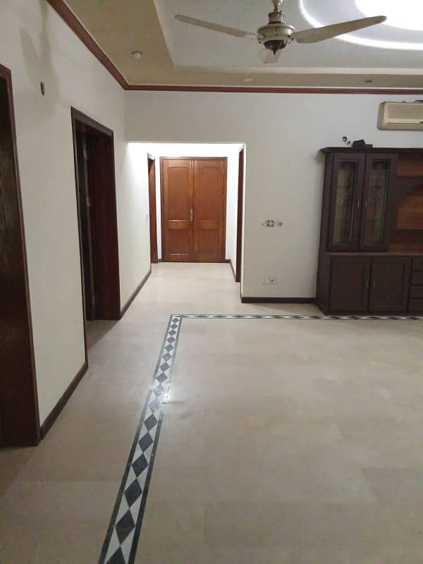 Facing Park Independent 1 Kanal Lower Portion With Separate Gate Available For Rent in GG Block DHA Phase 4 2