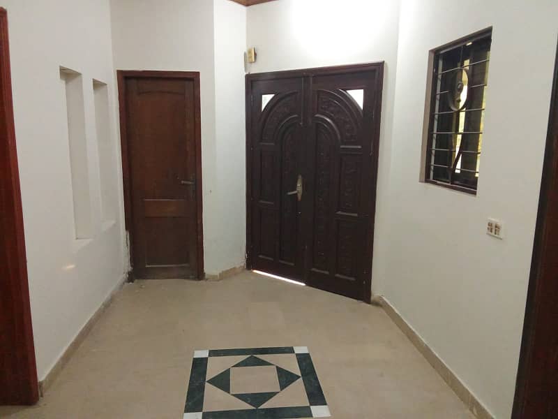 Facing Park Independent 1 Kanal Lower Portion With Separate Gate Available For Rent in GG Block DHA Phase 4 5