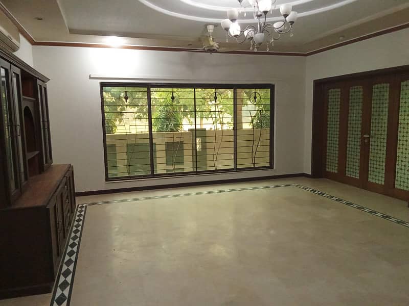 Facing Park Independent 1 Kanal Lower Portion With Separate Gate Available For Rent in GG Block DHA Phase 4 8