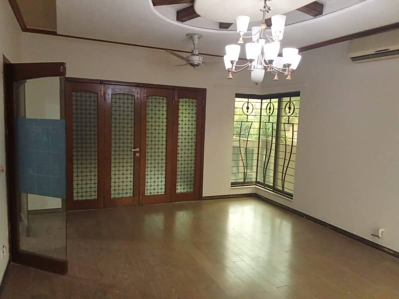 Facing Park Independent 1 Kanal Lower Portion With Separate Gate Available For Rent in GG Block DHA Phase 4 9