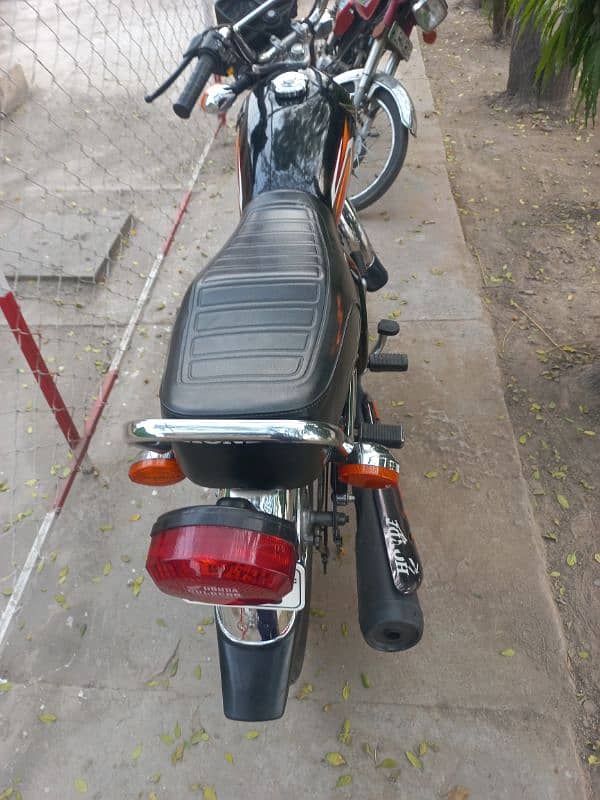 Honda 125 Black 3