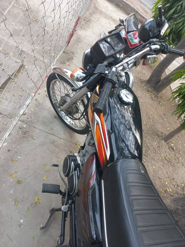 Honda 125 Black 4