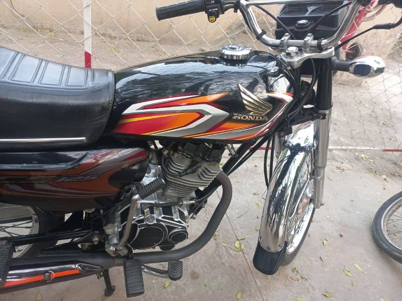 Honda 125 Black 5