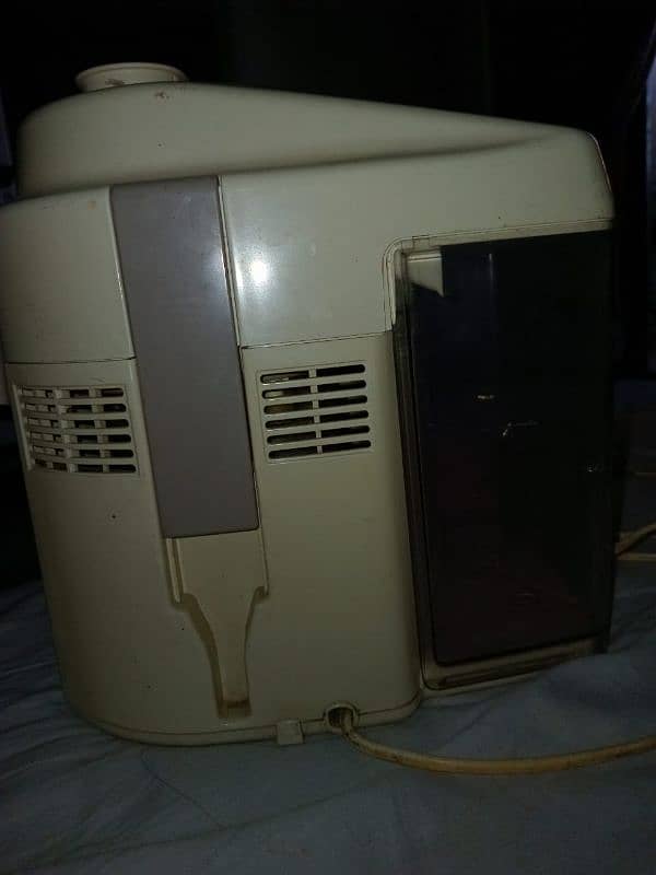 Apple juicer, price 3000. slightly used 1