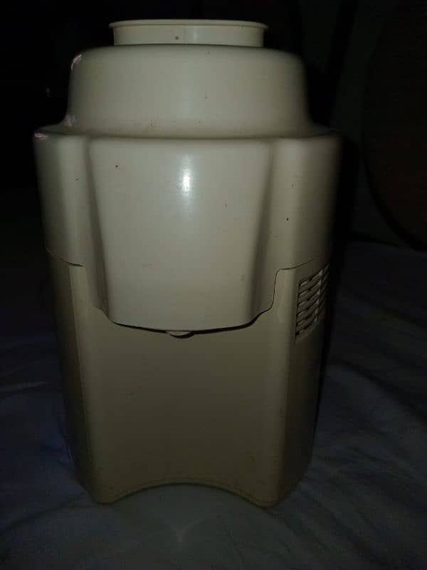 Apple juicer, price 3000. slightly used 3