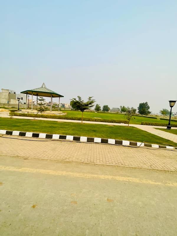 "Prime 1 Kanal Residential Plot Available in Lake City" 5