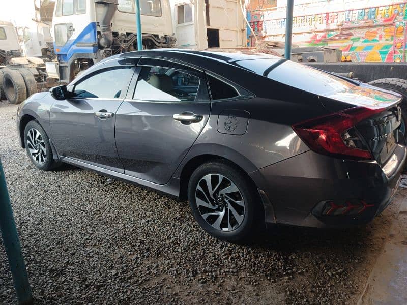 Honda Civic Oriel 2018 4