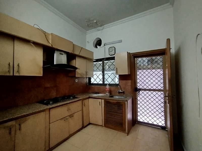 05 MARLA LOWER PORTION FOR RENT IN JOHAR TOWN LAHORE 3