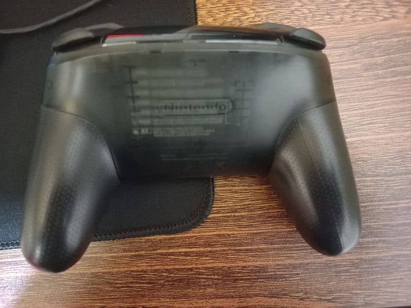 Nintendo Switch Pro Controller 1