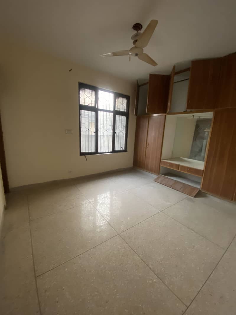 Model Town Upper Portion Sized 1 Kanal Is Available 0