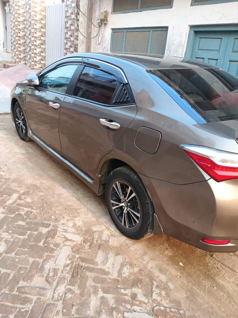 Toyota Corolla Altis Automatic 1.6 2015 Model 2