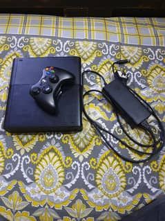 Xbox 360 E slim Console with wirless controlor and all accessories