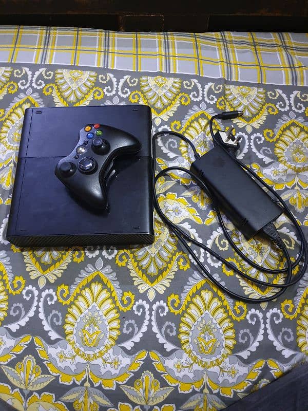 Xbox 360 E slim Console with wirless controlor and all accessories 0