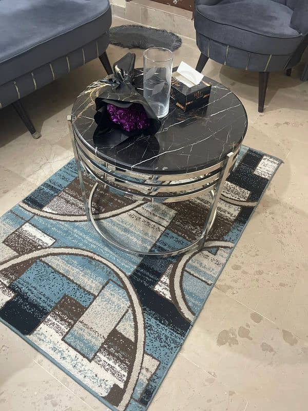 Beautiful Round Center table with rug (Urgent sell) 3