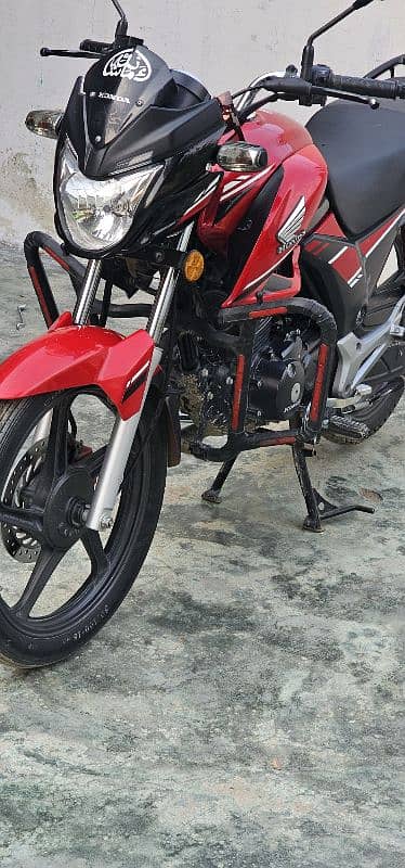 Honda CB 150F 4