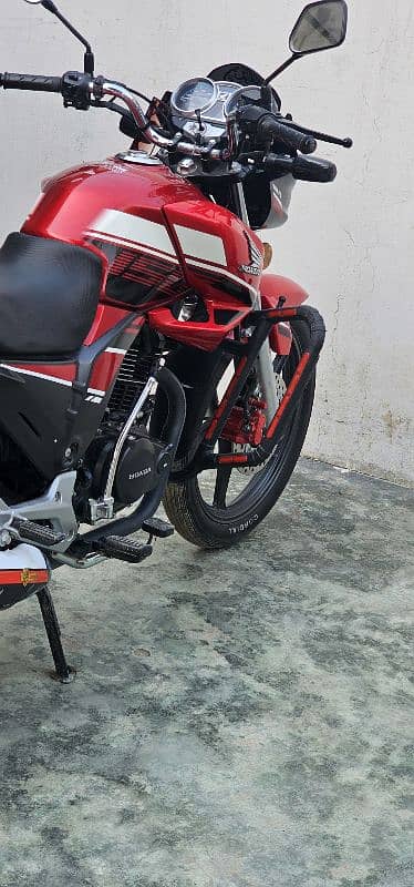 Honda CB 150F 6