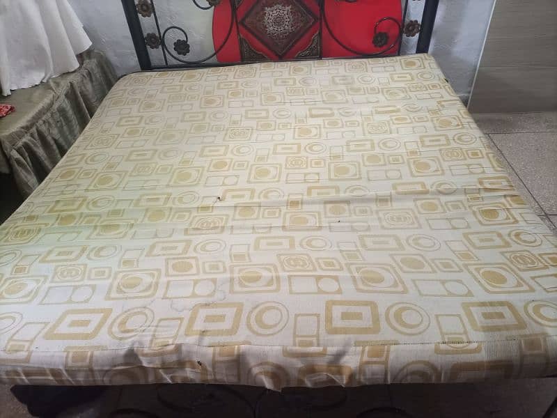 King size bed mattress in good condition 2