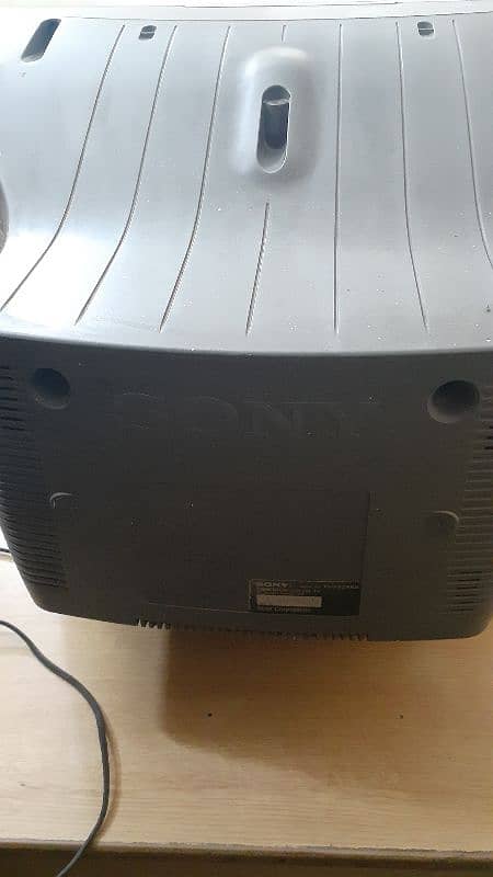 Sony Trinitron Wega TV 4