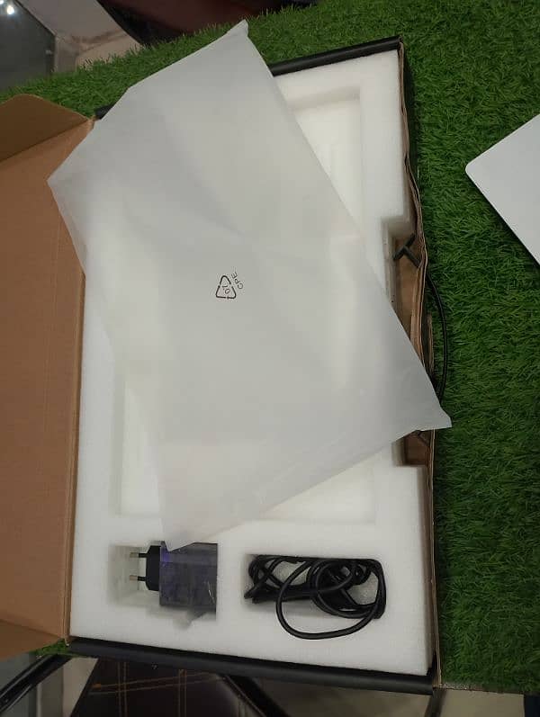 box paked laptop 3