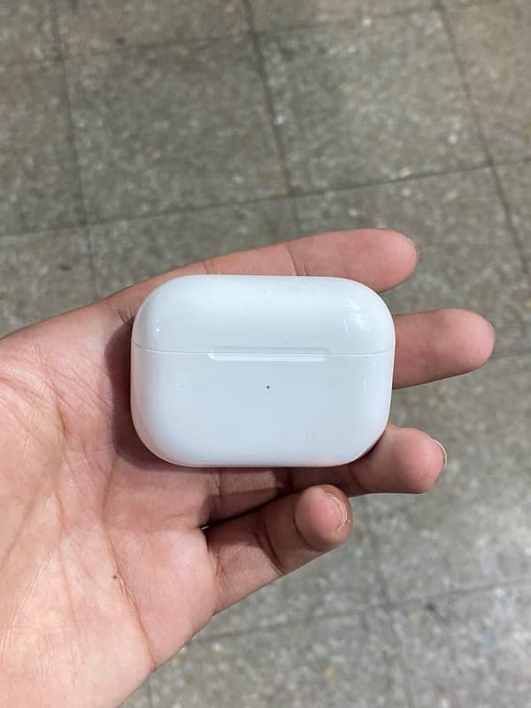 Apple AirPods Pro 1st Gen 0