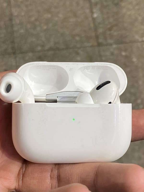 Apple AirPods Pro 1st Gen 3