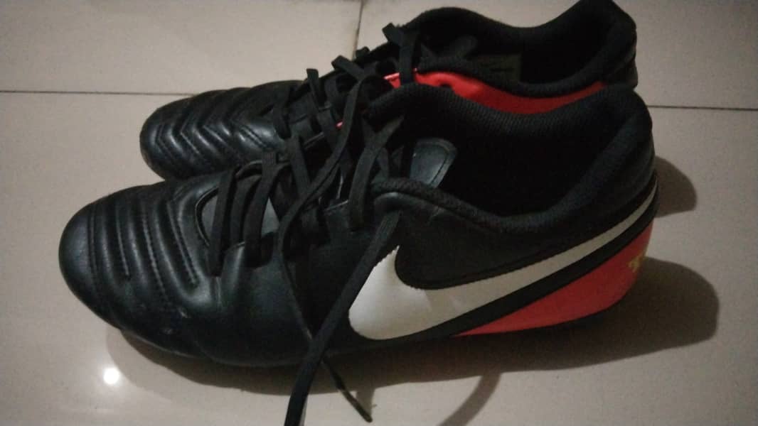 Used football shoes going very cheap 1