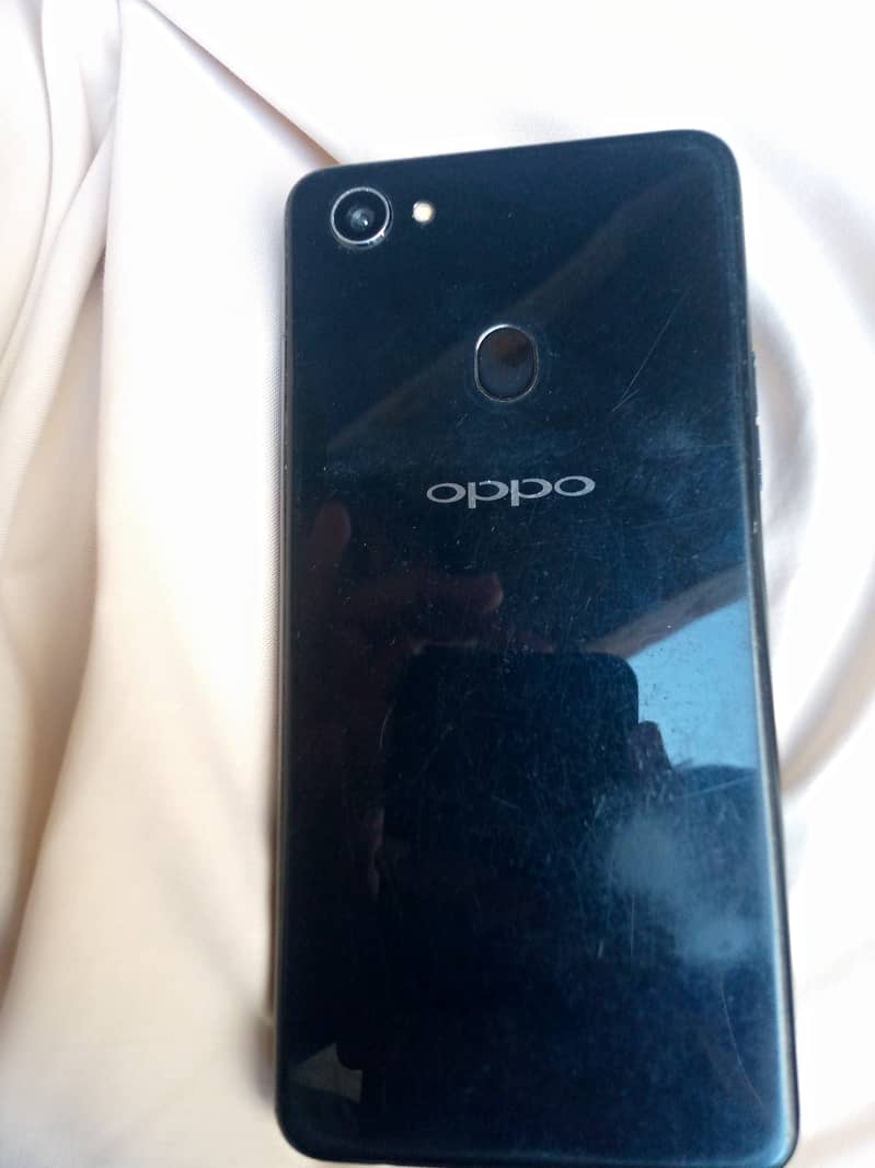 Oppo F7 4/64 with box urgent sale 0