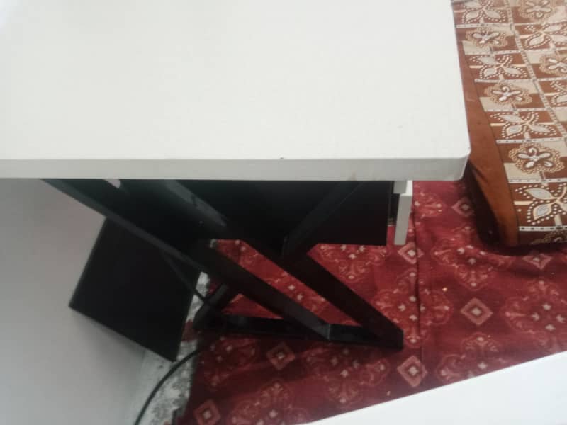 1 chair and 1 table for office gamers 3