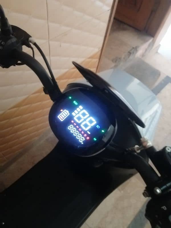 Electric Scooty Evee Nisa 3