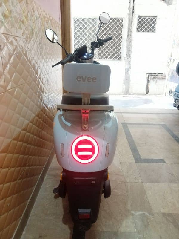 Electric Scooty Evee Nisa 5