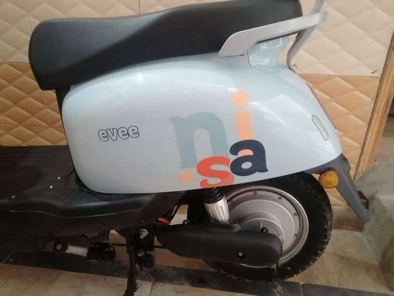 Electric Scooty Evee Nisa 7