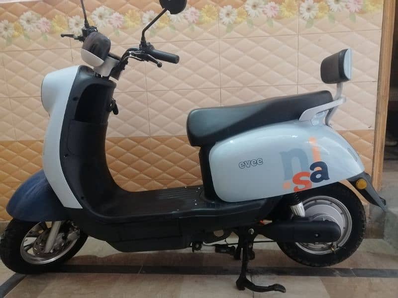 Electric Scooty Evee Nisa 8