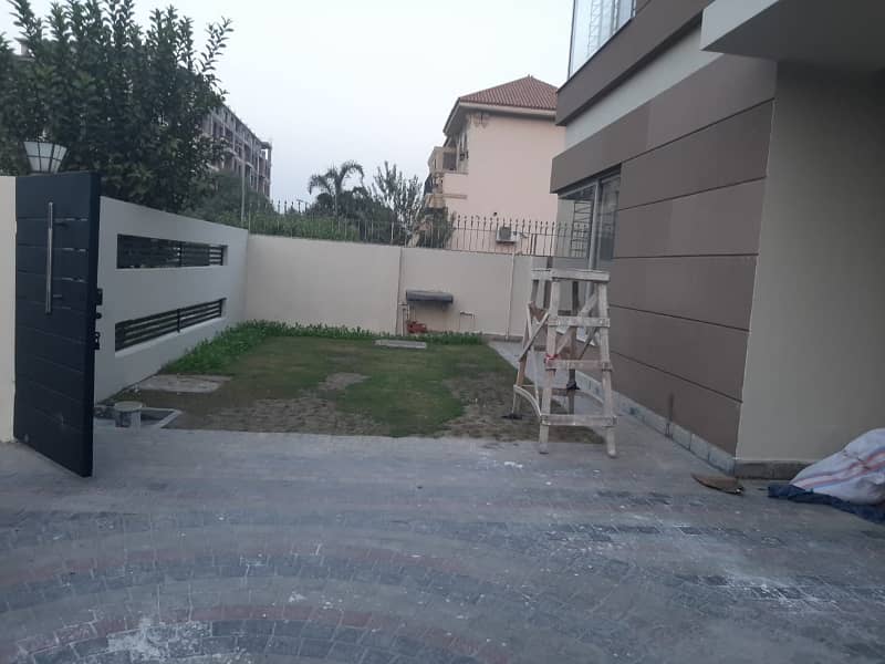 5 Beds 1 Kanal Good Location House for Rent in Ex Air Avenue DHA Phase 8 Airport road Lahore. 1