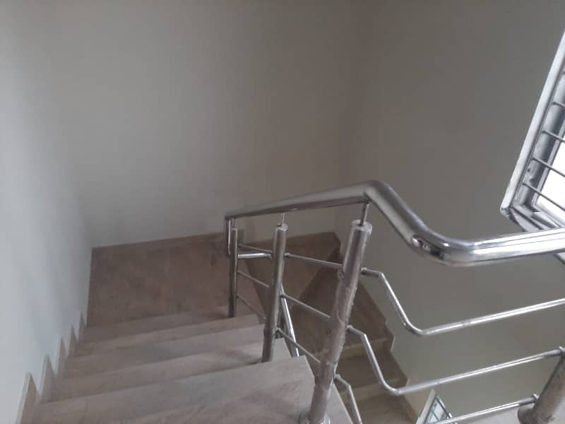 5 Beds 1 Kanal Good Location House for Rent in Ex Air Avenue DHA Phase 8 Airport road Lahore. 3