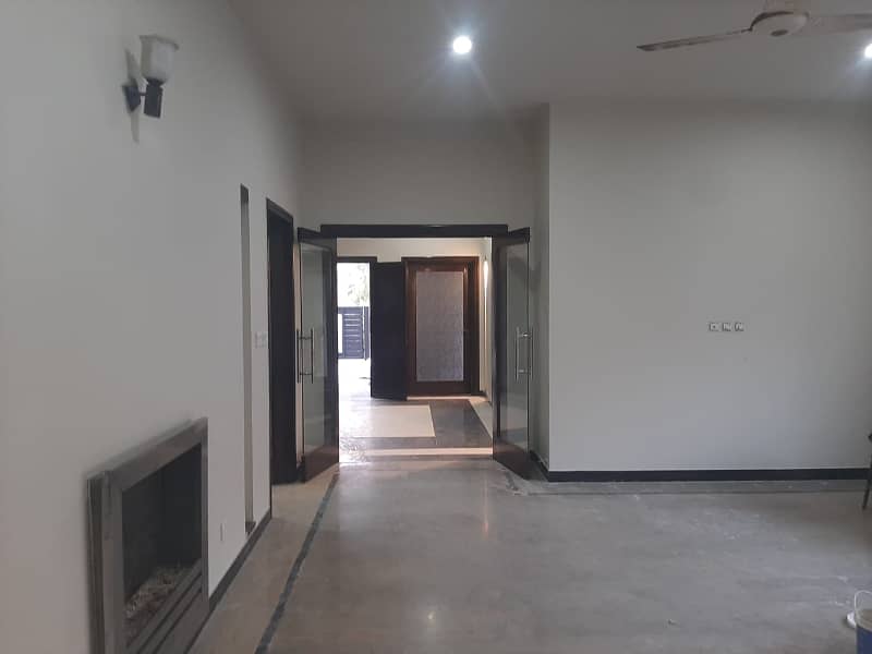 5 Beds 1 Kanal Good Location House for Rent in Ex Air Avenue DHA Phase 8 Airport road Lahore. 10