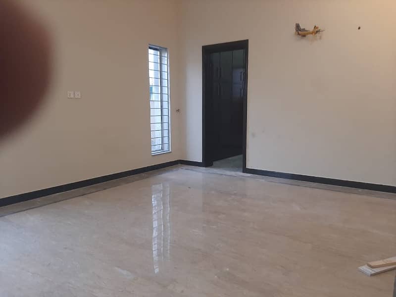 5 Beds 1 Kanal Good Location House for Rent in Ex Air Avenue DHA Phase 8 Airport road Lahore. 11