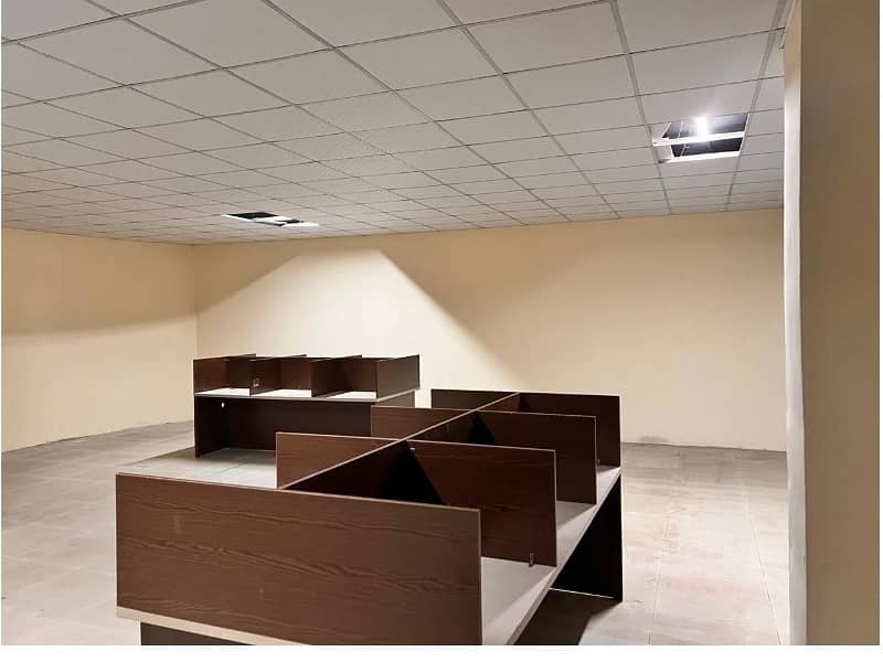 Area 1200 square Feet Brand New Corporation Office Available For Rent in Main Boulevard Road Gulberg 3 Lahore 0