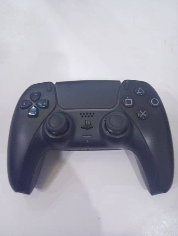 PS5 controller Black ( negotiable ) 0