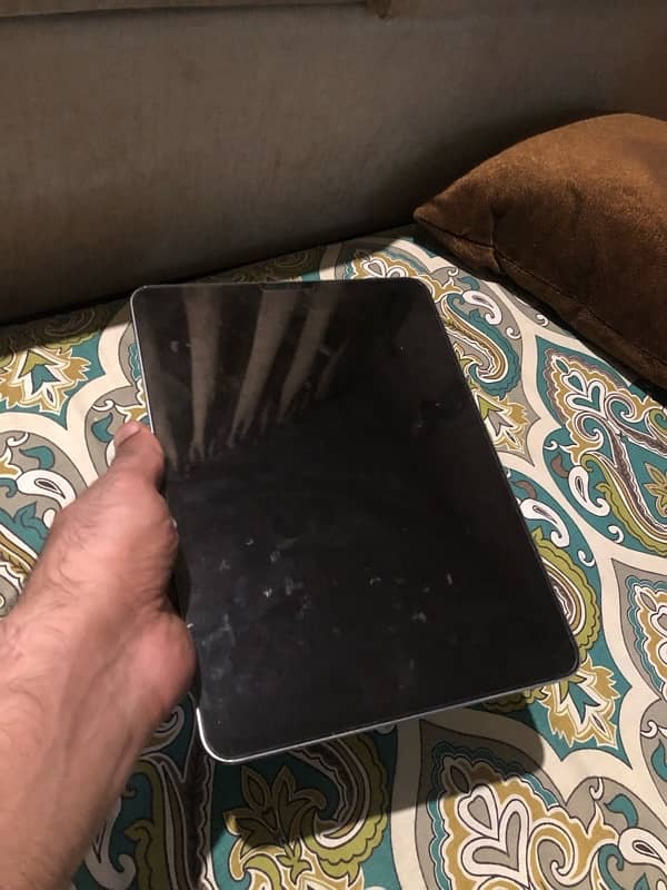 ipad pro 2018 11 inch 64gb (touch issue) Read ad 9